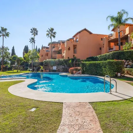 Relaxing In Bel-air With Shared Pool - Minutes From The * Estepona