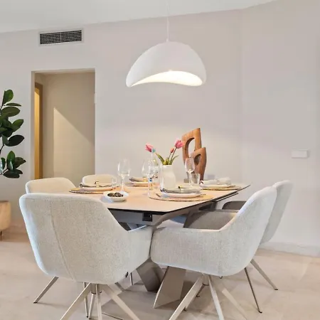 Relaxing In Bel-air With Shared Pool - Minutes From The Lejlighed Estepona