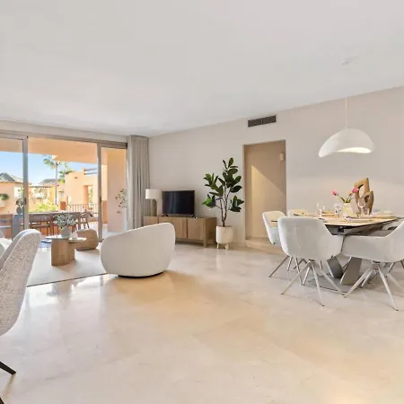 Relaxing In Bel-air With Shared Pool - Minutes From The * Estepona