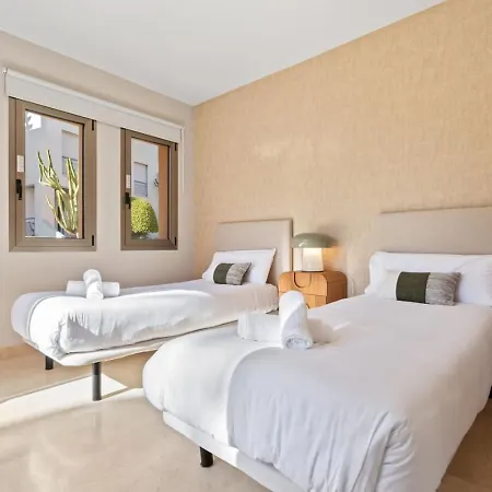 Relaxing In Bel-air With Shared Pool - Minutes From The